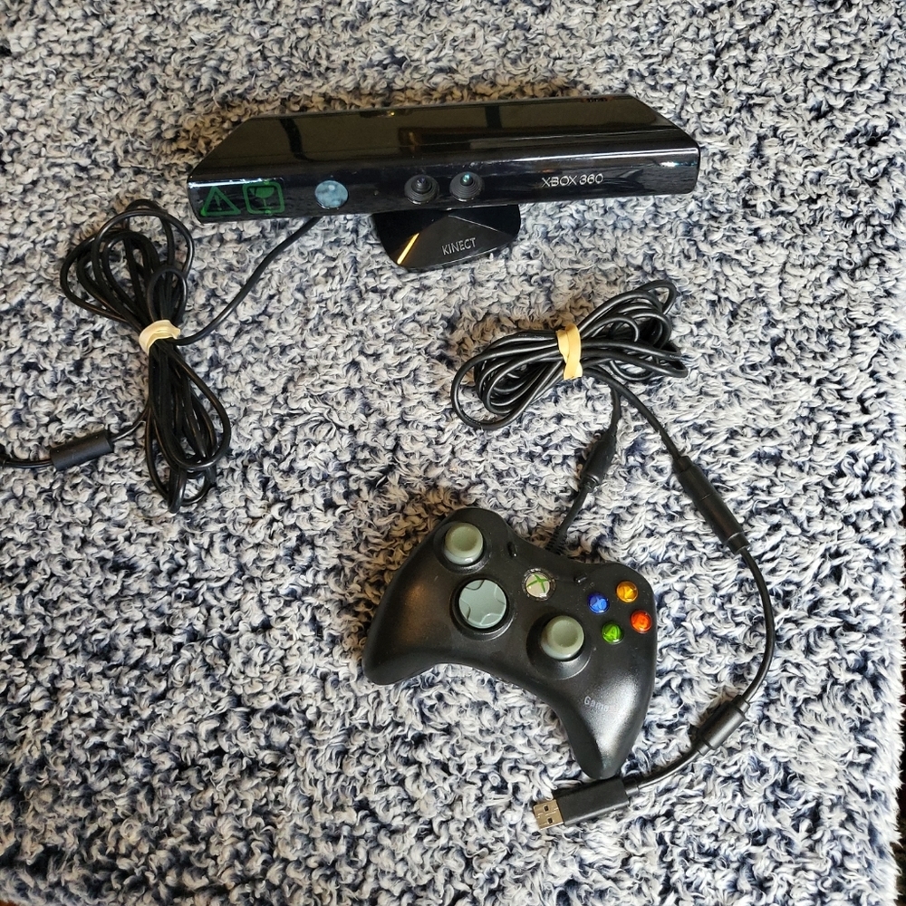 Xbox 360 Controller & Kinect Bundle - 2 Items